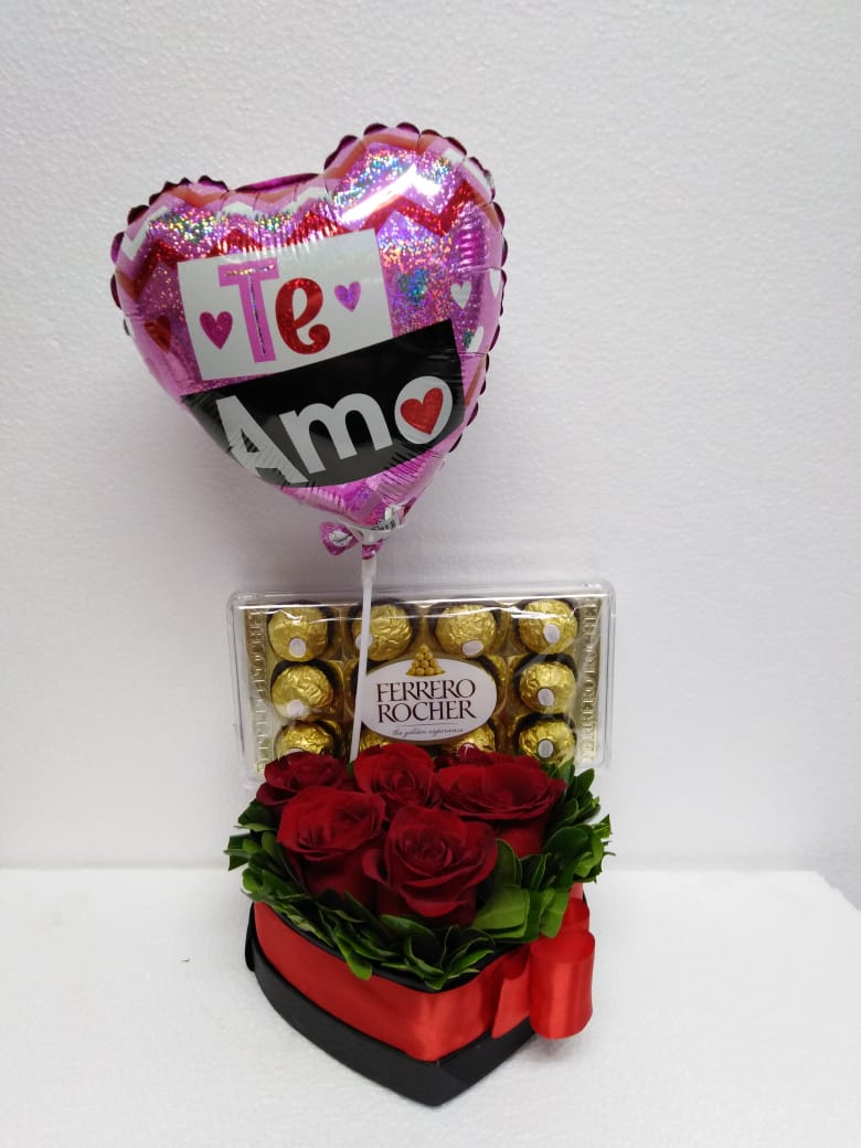 Caja corazón con 6 Rosas más Bombones Ferrero Rocher de 150 Grs y Globito 
